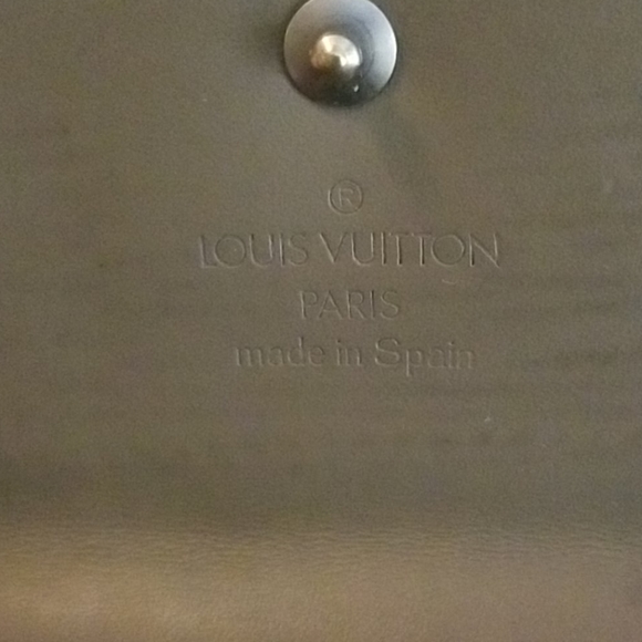 Used authentic Grey/Taupe Louis Vuitton key wallet - Picture 3 of 15